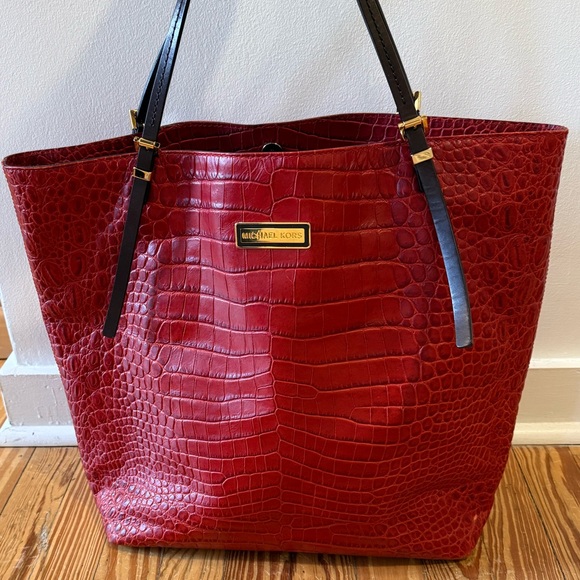 Michael Kors Runway Collection Gia Slouchy Red Crocodile-Patterned Tote - Picture 5 of 8